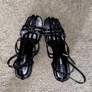 Black fashion nova heels only wore once